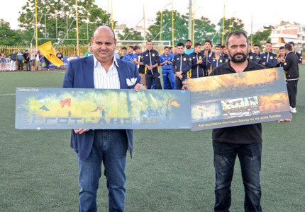 Κάδρα με τους φίλους του Εργοτέλη, το δώρο των Daltons στον κ. Βρέντζο